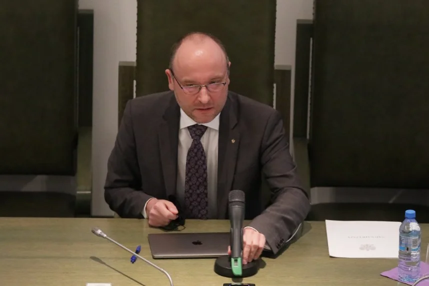 Kamil Zaradkiewicz wyłączył mikrofon sędziemu podczas wyborów prezesa SN. Kamil Zaradkiewicz wyłączył mikrofon sędziemu. Sędziowie są tym oburzeni i zapowiadają, że nie dadzą się zastraszyć.