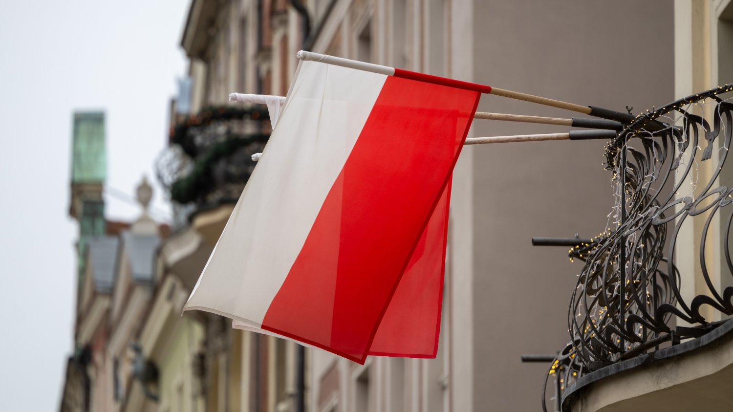 Dwie flagi Polski.