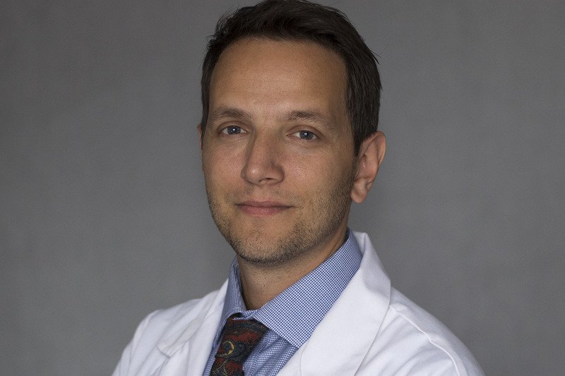 Lekarz Dawid Ciemięga wypowiedział wojnę antyszczepionkowcom i znachorom. Walczy o zdrowie dzieci.