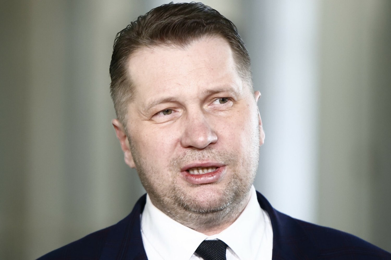 Chemik z AGH uderzył w system stworzony przez Czarnka. Wykorzystał papieża.