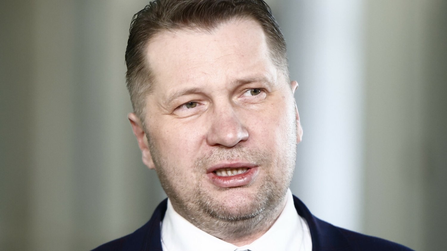 Chemik z AGH uderzył w system stworzony przez Czarnka. Wykorzystał papieża.