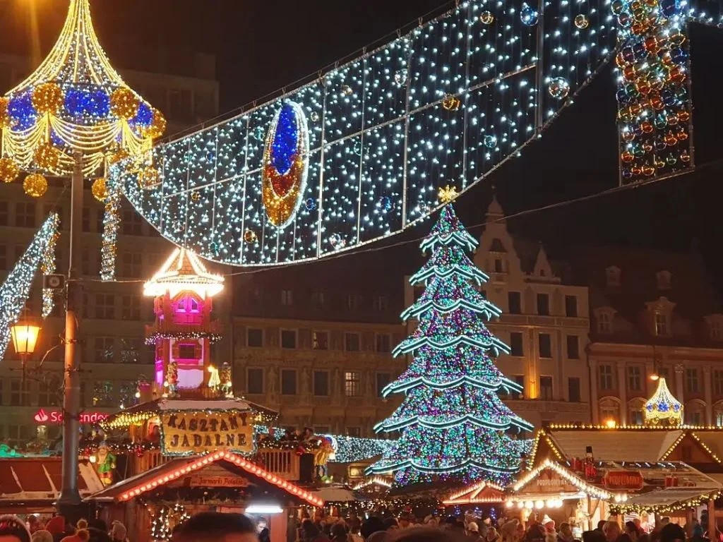 Wrocław. Jarmark Bożonarodzeniowy na Rynku Głównym.