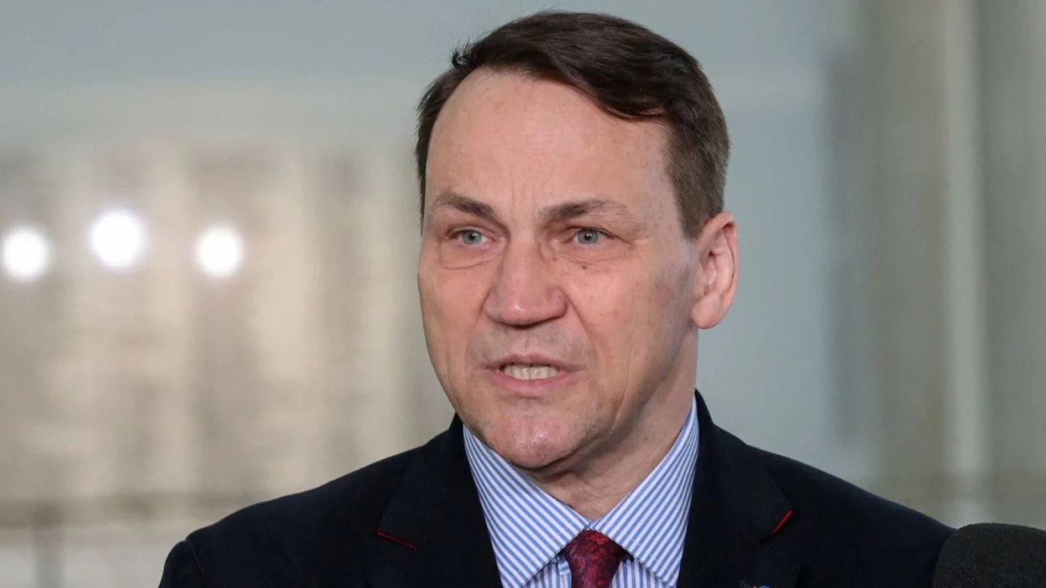 Radosław Sikorski domaga się wyjaśnień ws. szczątków rakiety pod Bydgoszczą.