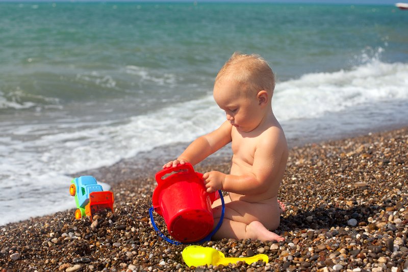 Razi nas nawet widok nagich dzieci na plaży.