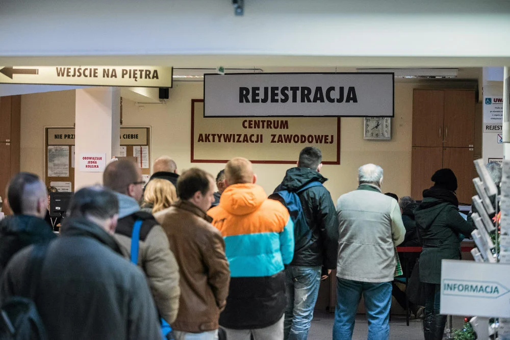 Pracodawcy boją się, że po zwiększeniu kwoty zasiłku dla bezrobotnych urzędy pracy będą przeżywać prawdziwe oblężenie, a im zabraknie rąk do pracy.