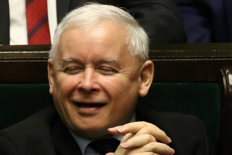 Jarosław Kaczyński ma poważny problem z... zaufaniem wśród swoich rodaków.