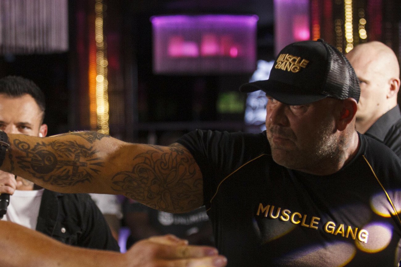 Siostra Artura Walczaka umieściła na Facebooku wzruszający wpis, prosząc o pomoc w rehabilitacji brata.