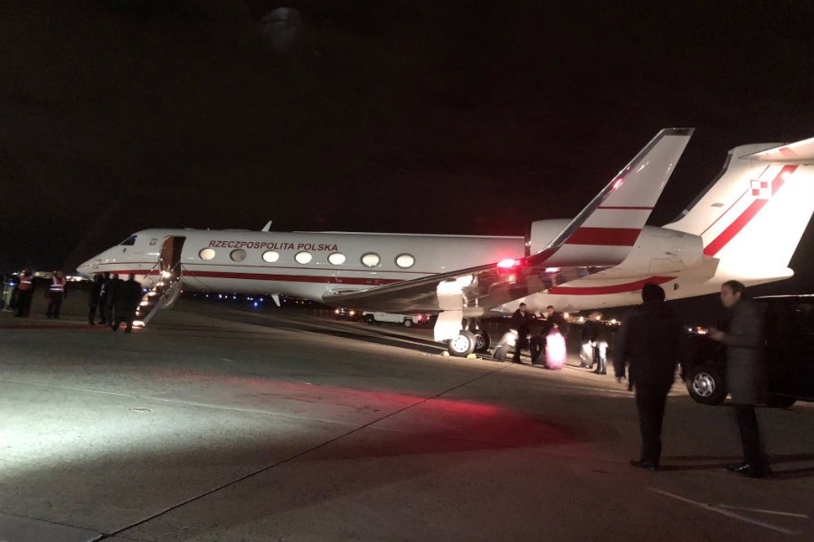 Andrzej Duda i Lech Wałęsa są już w Waszyngtonie. Wiadomo, co robili podczas lotu na pogrzeb George'a Busha.