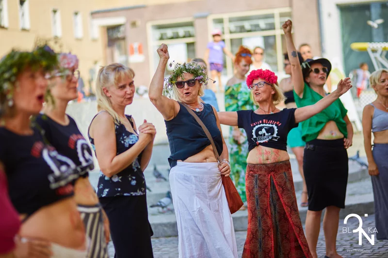 Brzuch jest największym kompleksem kobiet. Najczęściej szukamy sposobów na ukrycie właśnie tej części ciała.