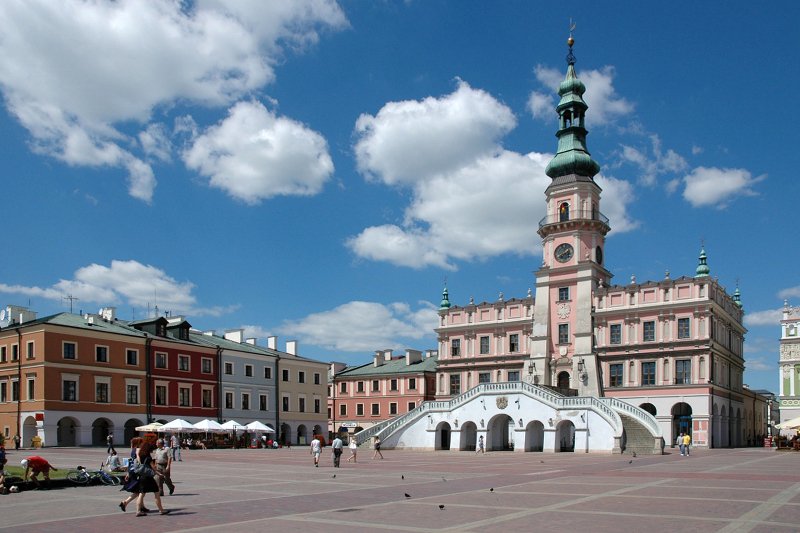 Klub PiS w Zamościu wydalił dwóch radnych, którzy złamali dyscyplinę głosując za prezydentem miasta.