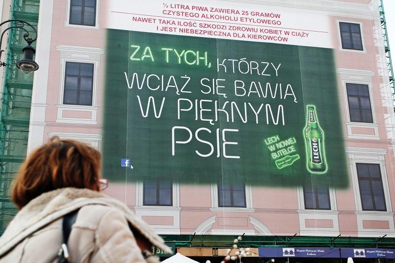 Reklama piwa nawiązująca do - jak widać - kultowego już klubu w Krakowie.
