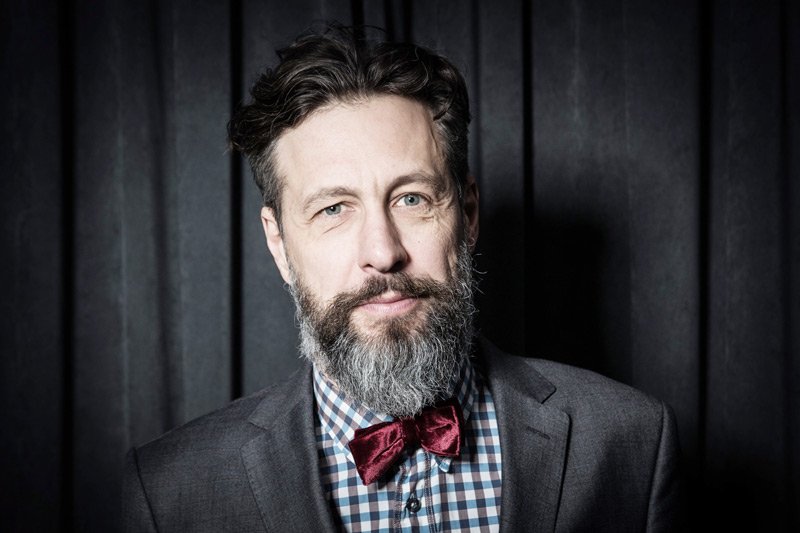 Satyryk Szymon Majewski jednym tweetem chyba idealnie podsumował walkę PiS z Jurkiem Owsiakiem i Przystankiem Woodstock.