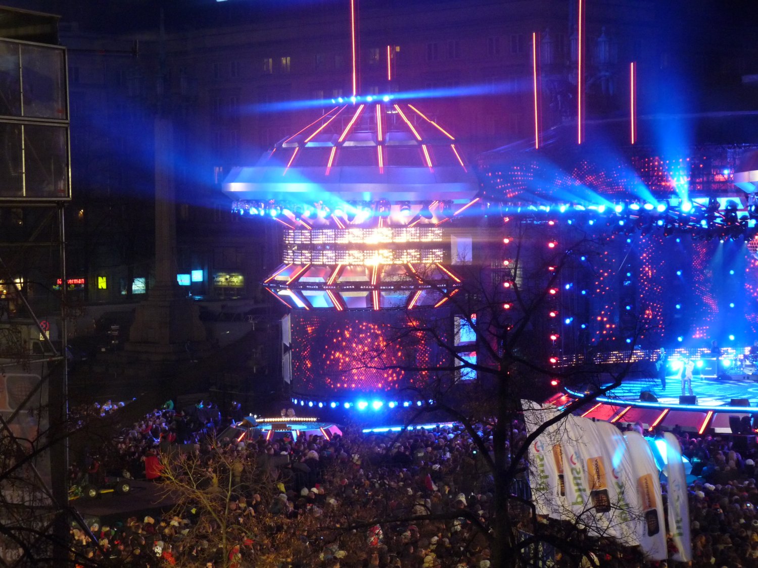 Sylwester 2012 r. na Placu Konstytucji w Warszawie.