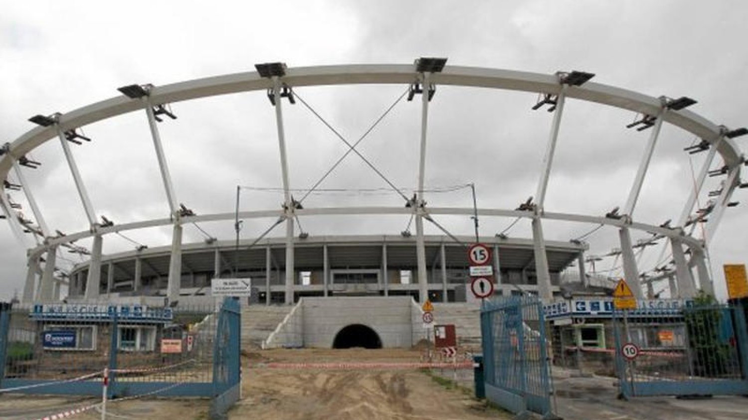 Chluba Śląska zakryta. Stadion Śląski w Katowicach będzie otoczony płotem na 3,5 metra za 16 mln zł