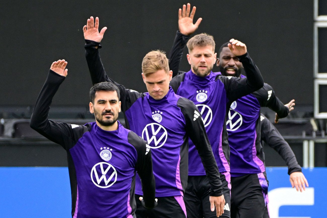 İlkay Gündoğan, Joshua Kimmich, Niclas Füllkrug i Antonio Rüdiger w trakcie treningu reprezentacji