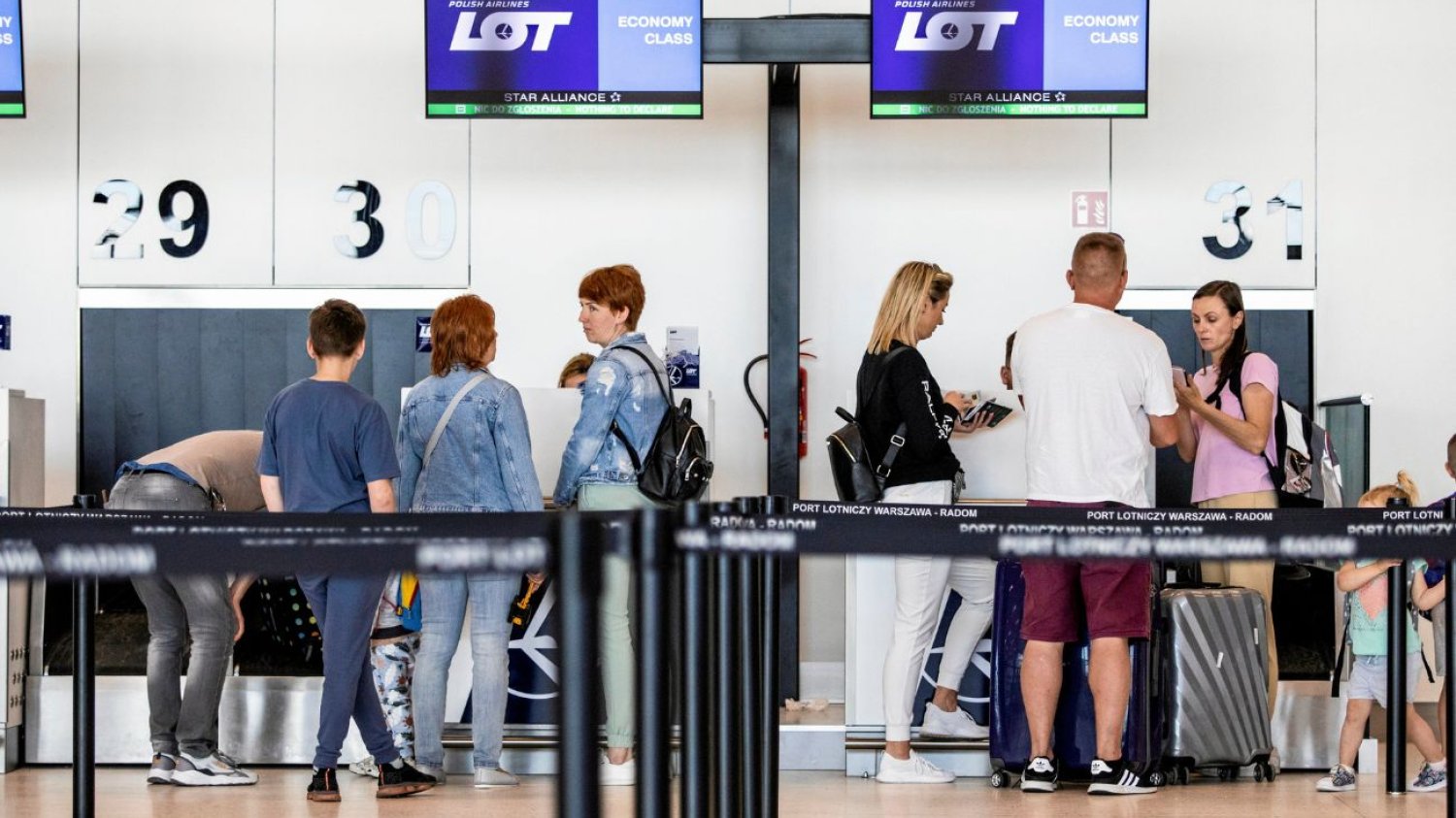 Lotnisko w Radomiu zamknięte po katastrofie Lotnisko w Radomiu zamknięte po katastrofie samolotu F-16
