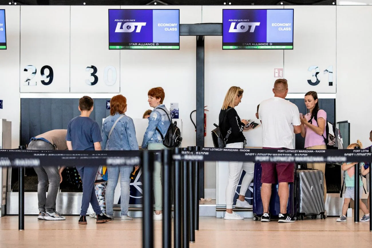 Lotnisko w Radomiu zamknięte po katastrofie samolotu F-16