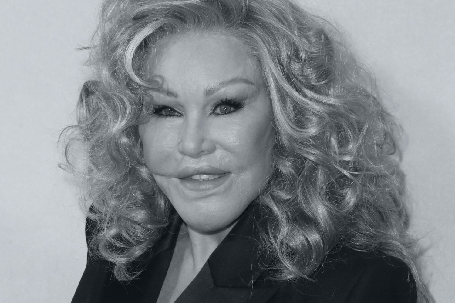 "Kobieta kot" nie żyje. Celebrytka zasłynęła z operacji plastycznych.