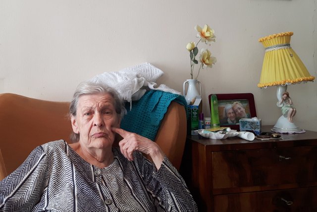 Pani Sabina Rzeczkowska może mówić o szczęściu. Dzięki sąsiadowi nie musi się martwić o to, czy po opłaceniu rachunku za prąd będzie miała za co kupić jedzenie.