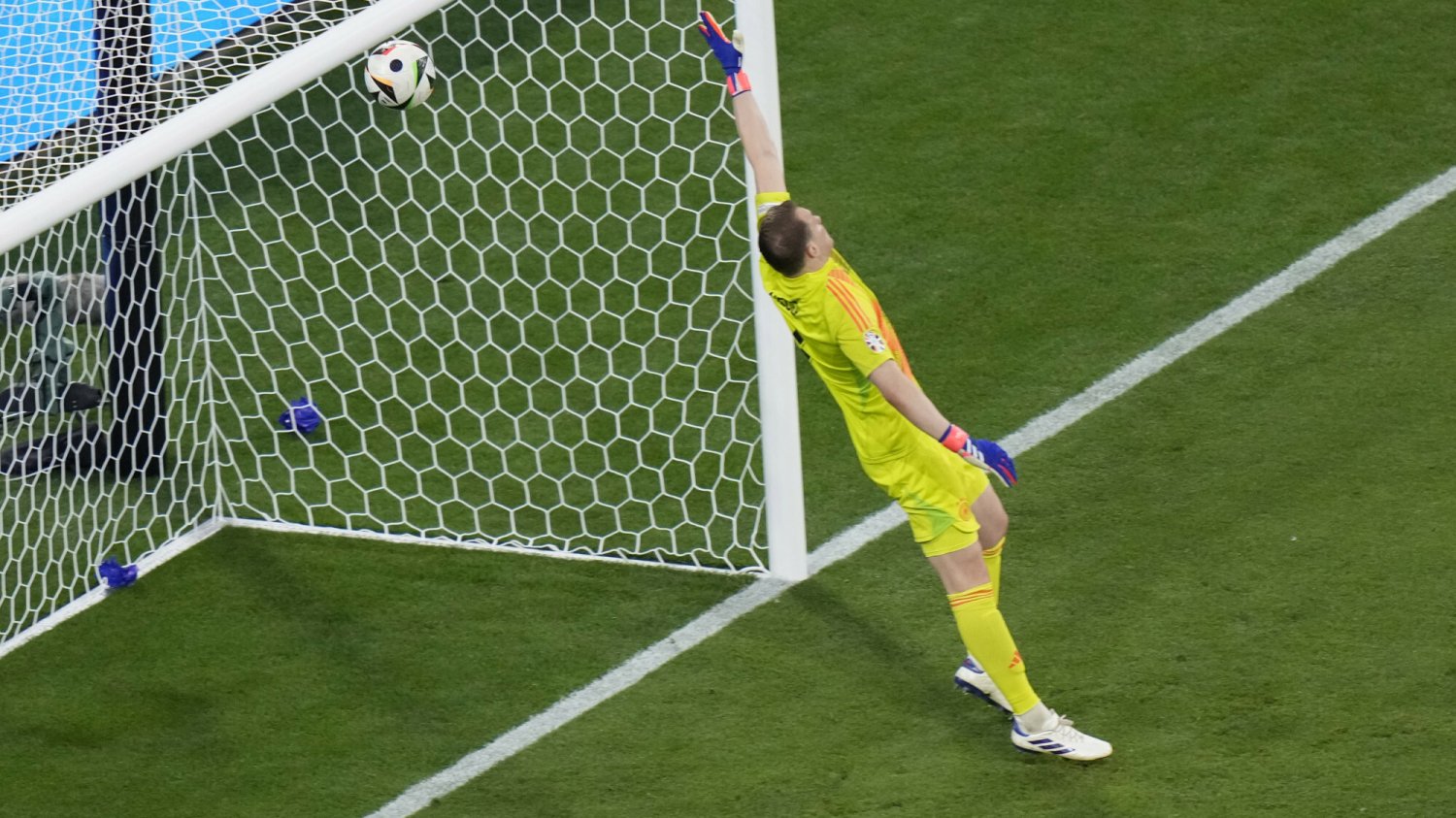 Gol samobójczy padł już w pierwszym meczu Euro 2024. Niemca Manuela Neuera (na zdjęciu) pokonał obrońca Antonio Rudiger