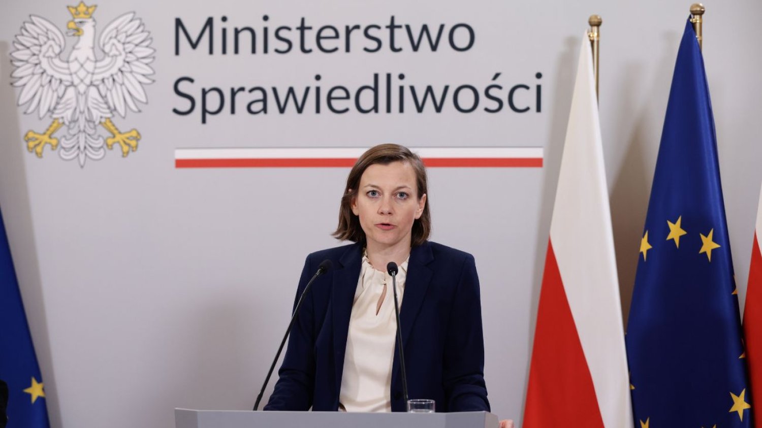 Kontrowersje wokół tablic alimentacyjnych. Ministerstwo przerywa milczenie. Tablice alimentacyjne wywołały burzę. Wiceministra Zuzanna Rudzińska-Bluszcz zabiera głos.