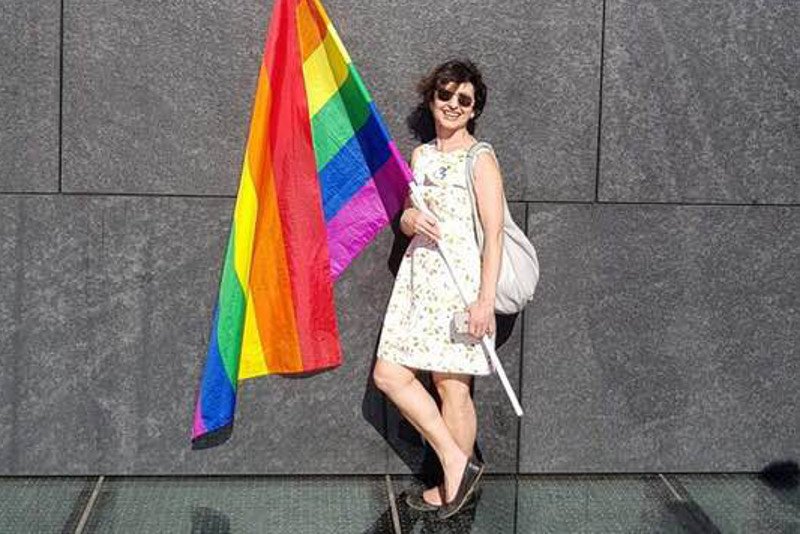 Renata Kim z "Newsweeka" zrobiła sobie zdjęcie pod Pomnikiem Smoleńskim.