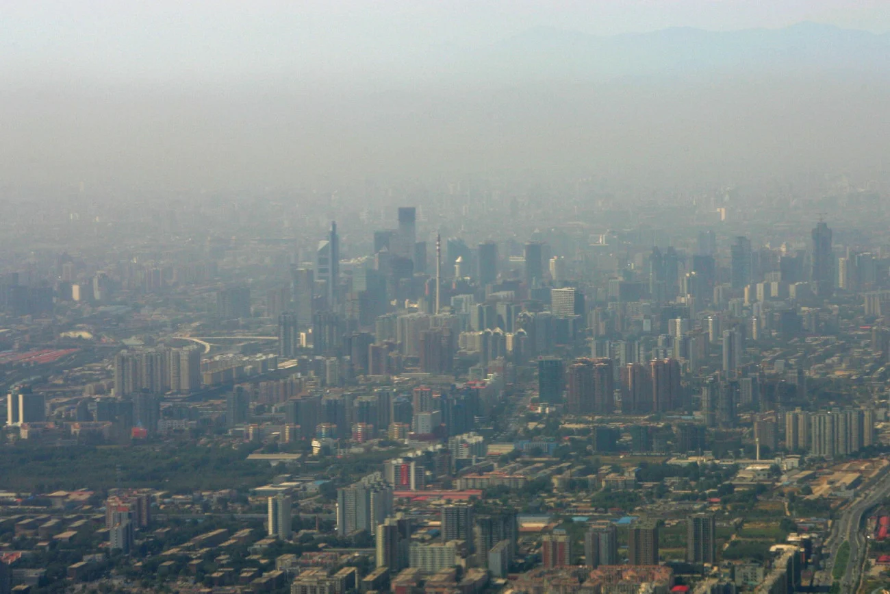 Smog to zabójcza codzienność w stolicy Chin. Taki widok Pekinu nikogo z miejscowych nie dziwi.