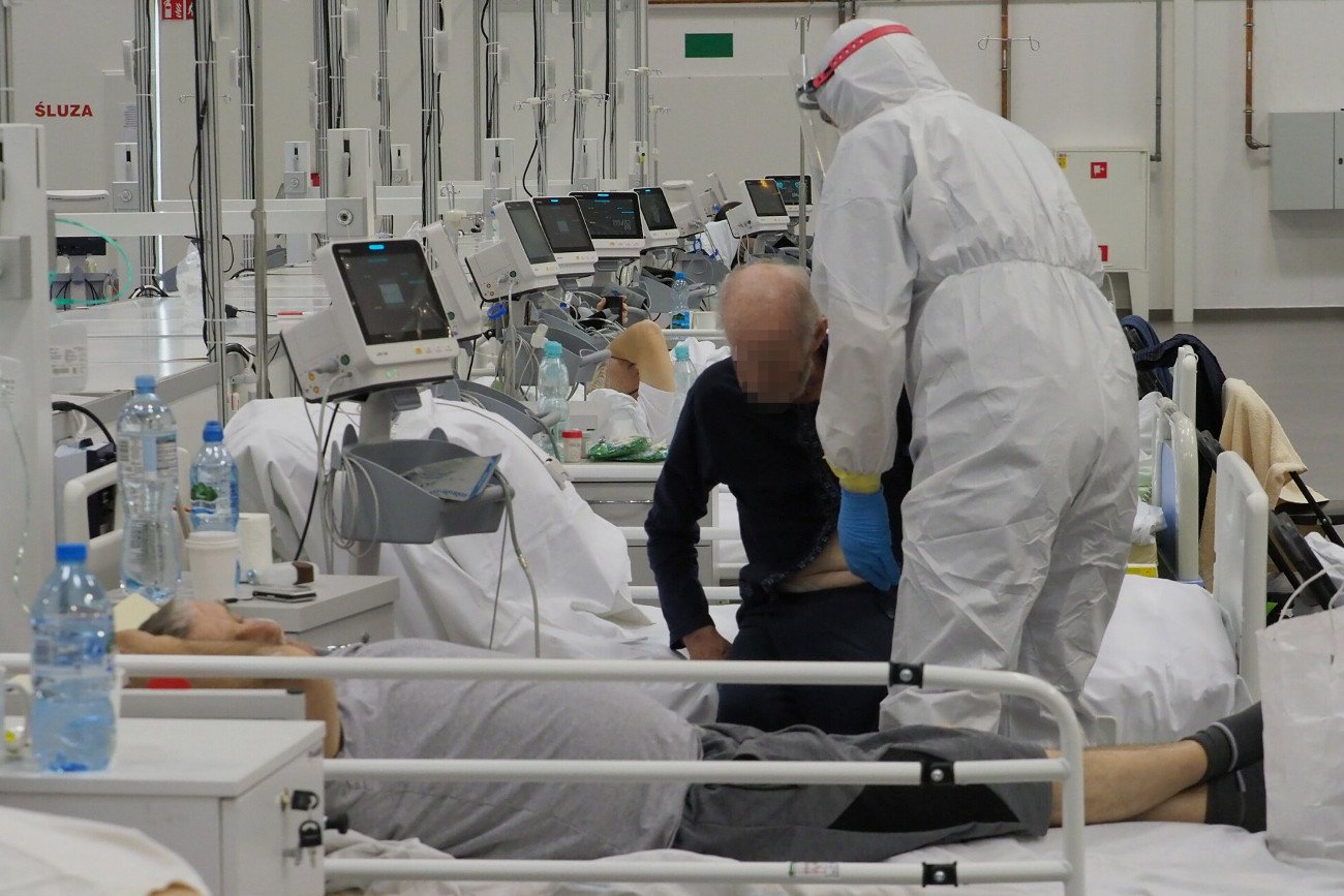 Omicron może zdestabilizować system ochrony zdrowia w Polsce.