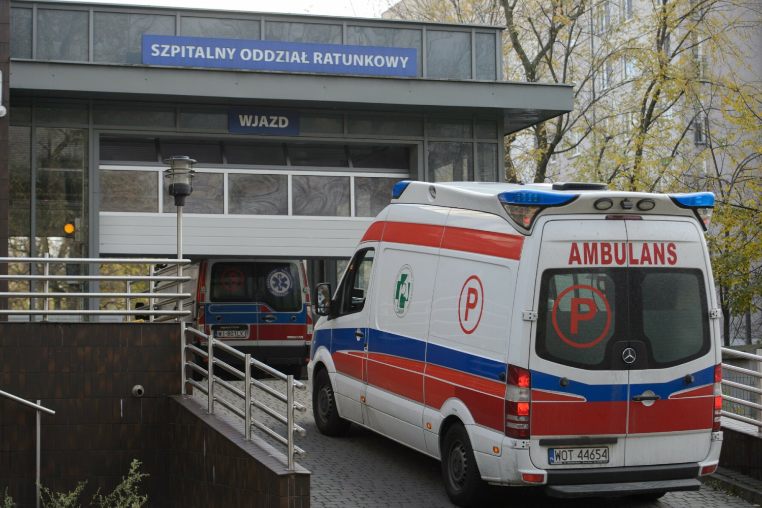 W kotlińskim zakładzie pracownik wylał na siebie gorącą zalewę.