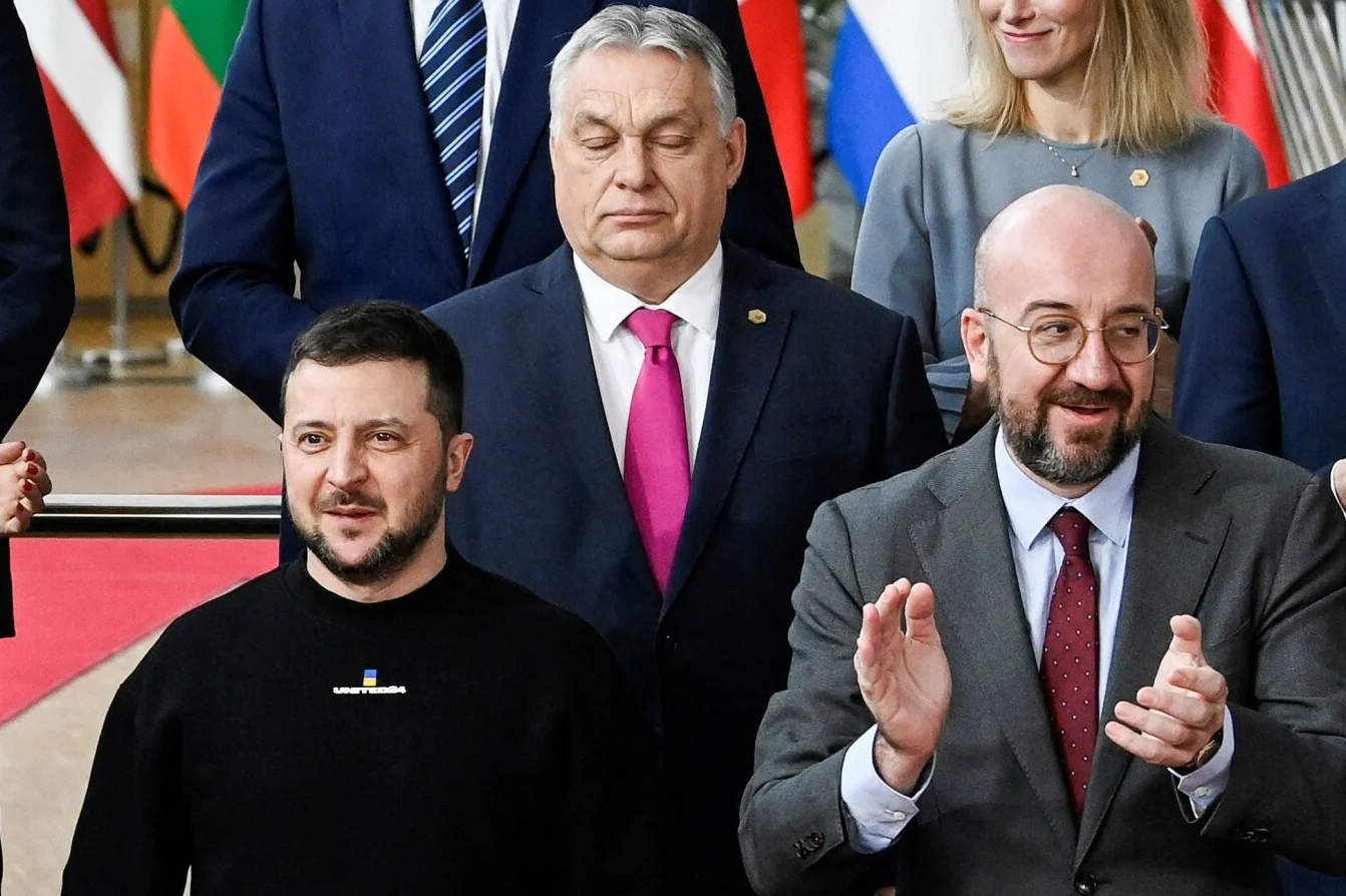 Family photo przywódców UE, w tym premiera Węgier i prezydenta Ukrainy.