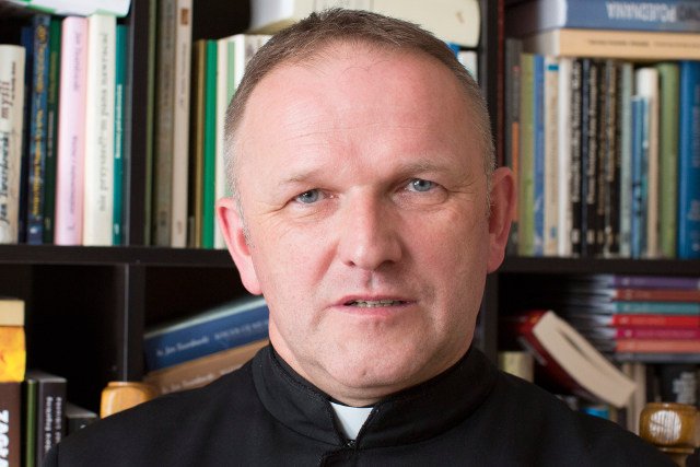 Suspendowany ks. Wojciech Lemański wziął udział w koncelebrowaniu mszy pogrzebowej, którą odprawiono w intencji prof. Władysława Bartoszewskiego