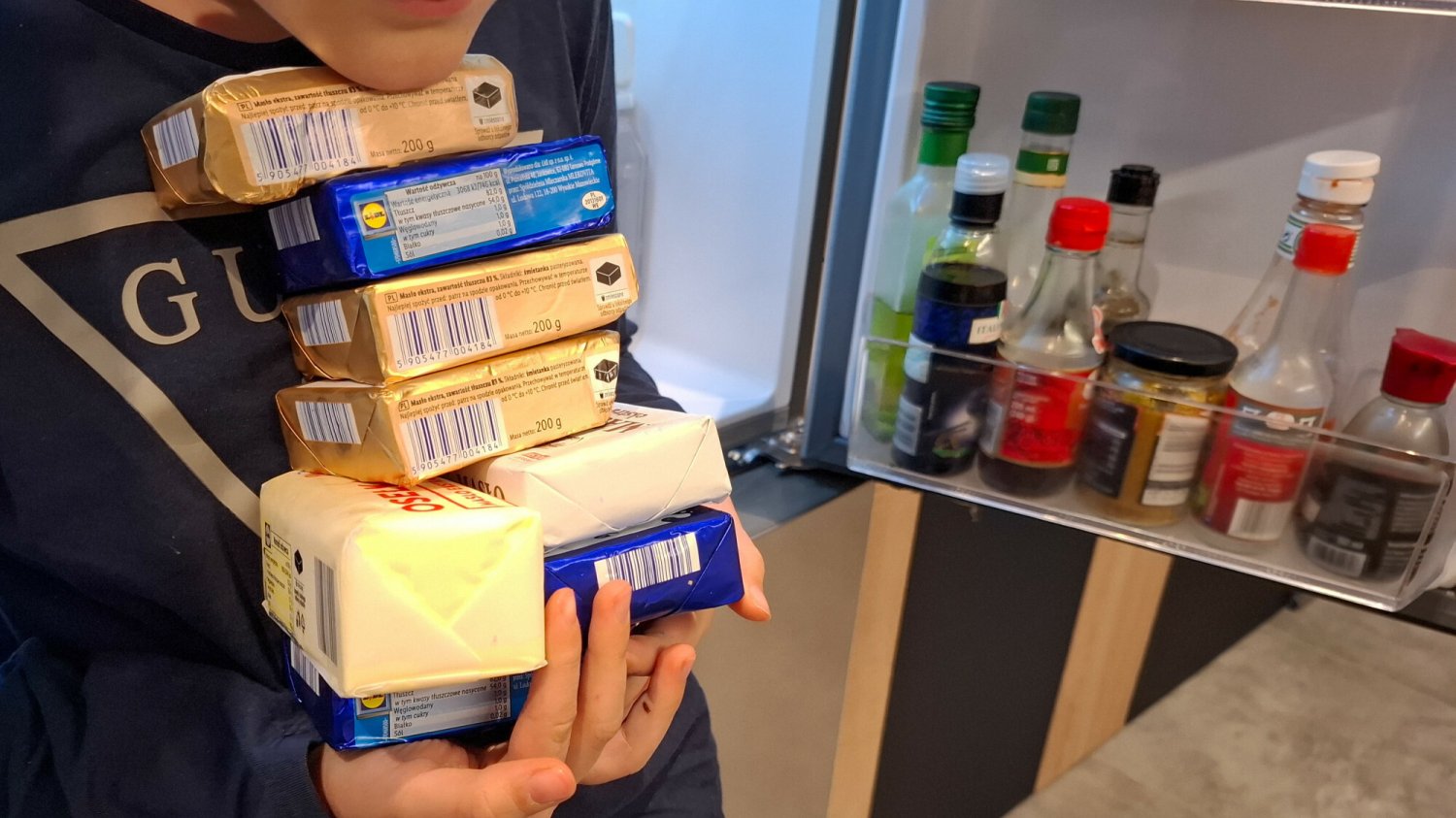 Jakie są promocje na masło? Markety i dyskonty zaszalały przed świętami Promocje na masło w Biedronce, Lidlu, Aldi i Kauflandzie. Gdzie kupić najtaniej?