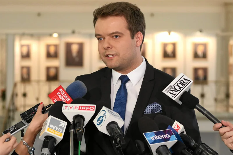 Rafał Bochenek podzielił się z dziennikarzami informacjami o stanie zdrowia premier