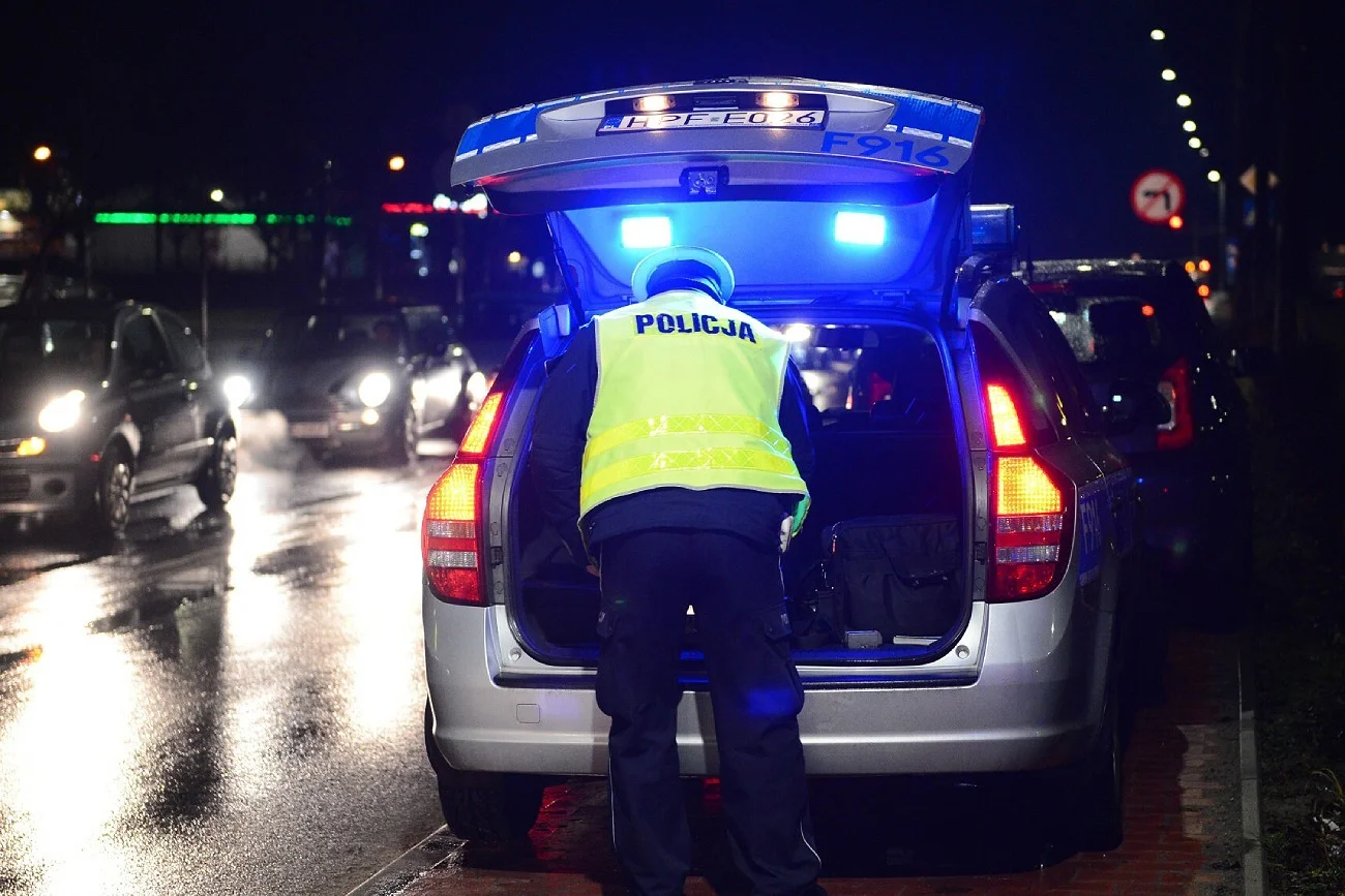 Wypadek pod szkołą w Warszawie. Ranne dzieci Wypadek pod szkołą w Warszawie. Ranne dzieci