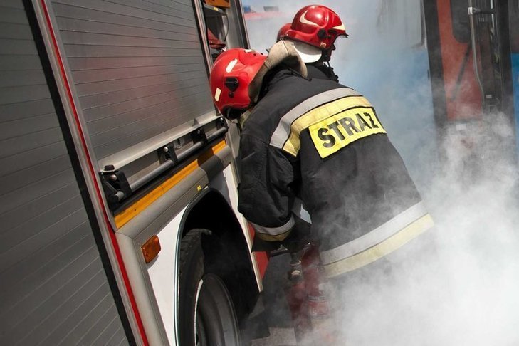 W Zielonej Górze doszło do pożaru mieszkania. W środku służby znalazły troje dzieci.