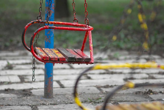 Kradzieże, szantaż, znęcanie się, a nawet doprowadzenie do śmierci dziecka – to tylko początek listy zagrożeń, do których prowadzi [url=http://shutr.bz/1hwasoN] zatrudnianie niani na czarno.[/url]