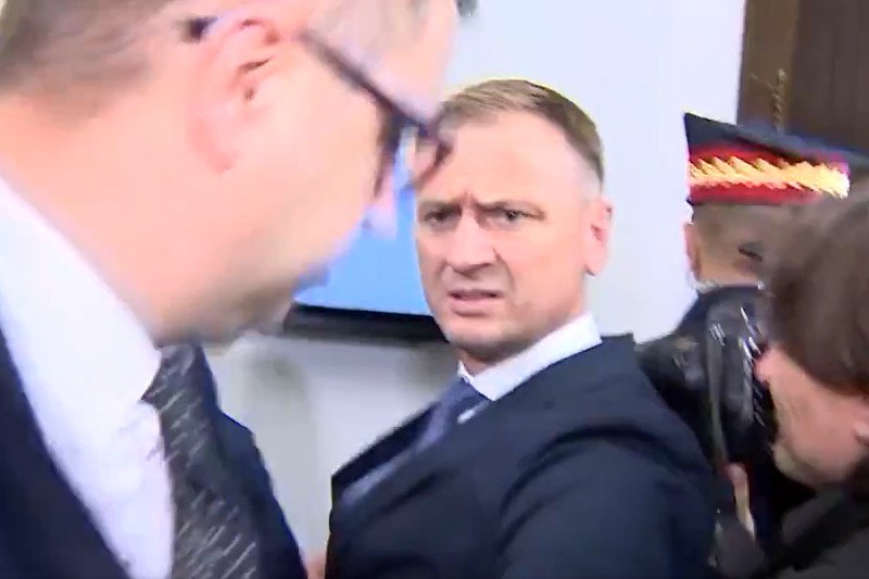 Po posiedzeniu komisji z udziałem Mariana Banasia – na sejmowym korytarzu doszło do przepychanek posła Sławomira Nitrasa z nieznanym towarzyszem prezesa NIK.