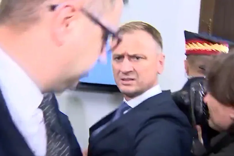 Po posiedzeniu komisji z udziałem Mariana Banasia – na sejmowym korytarzu doszło do przepychanek posła Sławomira Nitrasa z nieznanym towarzyszem prezesa NIK.