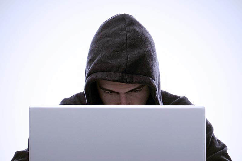 Hacker dość łatwo włamał się do Kancelarii Premiera i wielu ministerstw uzyskując nawet hasła premiera Donalda Tuska.