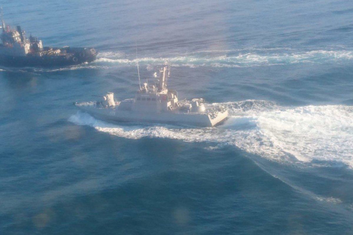 Rosjanie ostrzelali ukraińskie okręty na Morzu Azowskim - donosi rzecznik ukraińskiej marynarki wojennej.