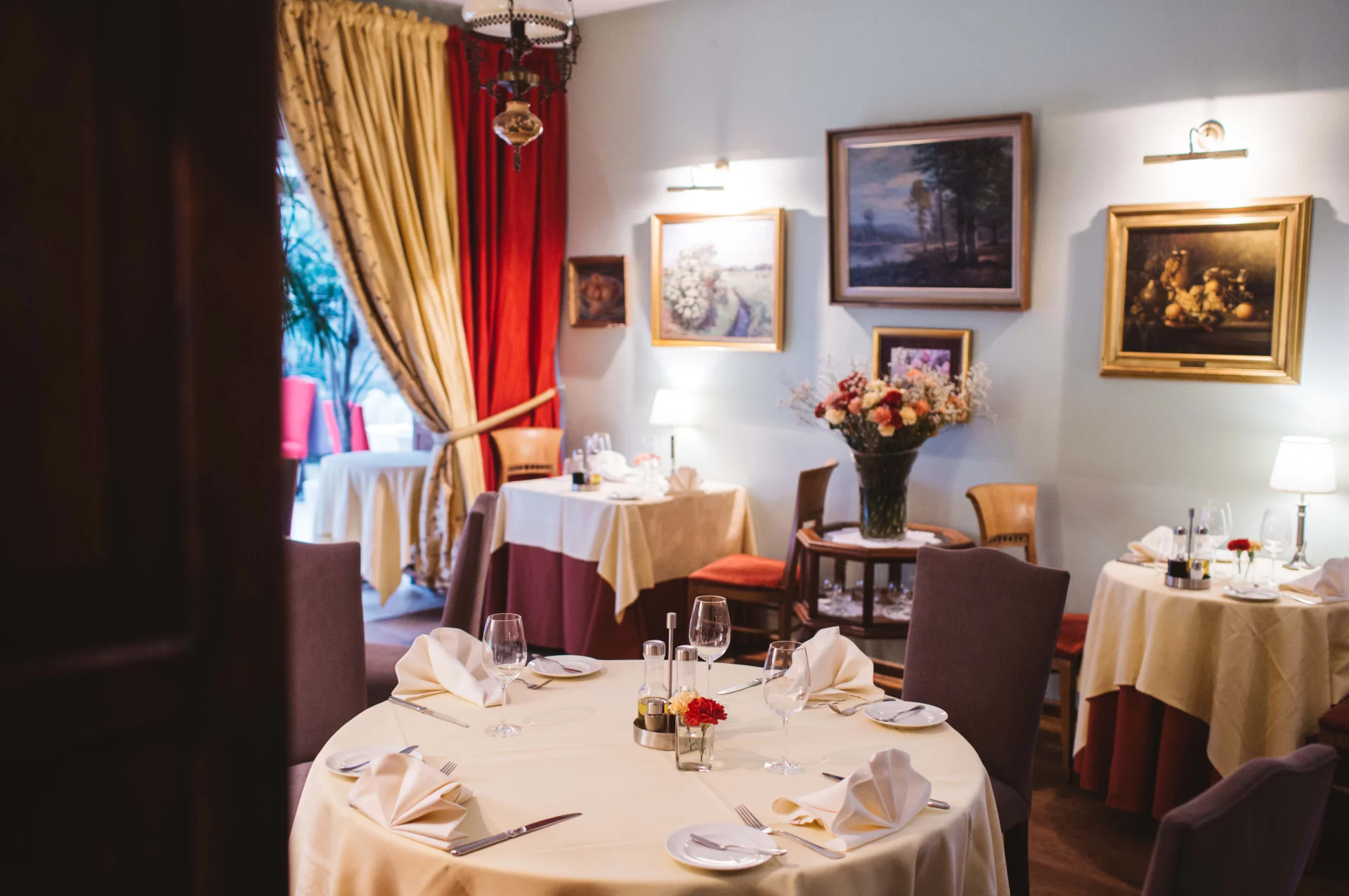 Wnętrze restauracji Dom Polski przy ul. Francuskiej 11 w Warszawie
