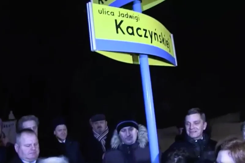 Rok temu prezes PiS wziął udział w uroczystości nadania nazwy ulicy Jadwigi Kaczyńskiej w Starachowicach.