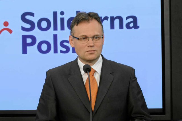 Poseł Arkadiusz Mularczyk (PiS; poprzednio Solidarna Polska) wyśmiewa młodych ludzi uczestniczących w protestach w obronie wolnych sądów.