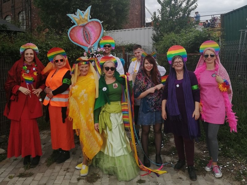 Trójmiejskie Dziewuchy Dziewuchom na sobotni Marsz Równości w Gdańsku przyszły z instalacją waginy. Oburzyli się nie tylko prawicowi politycy.