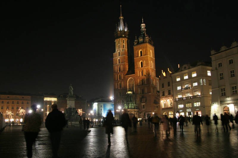 Krakowscy spacerowicze. W dzień i noc, na co dzień i od święta.