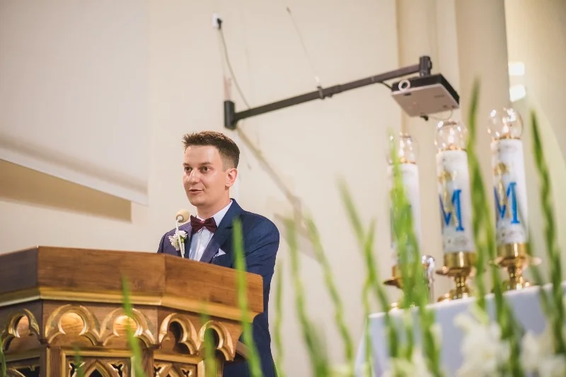 Łukasz oprawą liturgiczną ślubów zajmuje się pięć lat