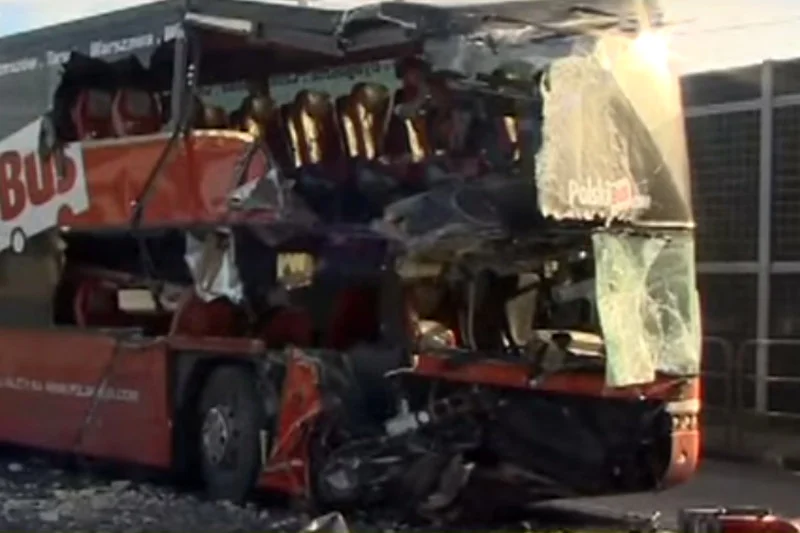 Między innymi głośny i tragiczny w skutkach wypadek w Jadownikach, do którego doszło w 2013 roku, był spowodowany zaśnięciem kierowcy autokaru.