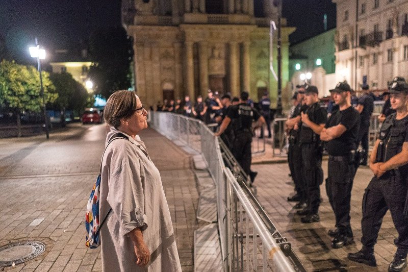 To zdjęcie ma potencjał stać się symbolicznym. Dziś kolejna miesięcznica smoleńska.