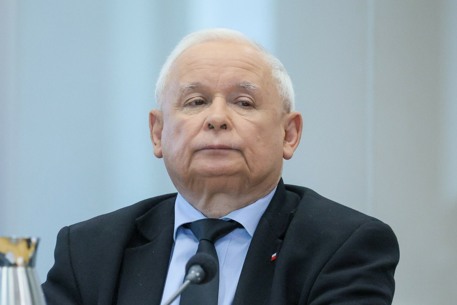 Kaczyński przed komisją sejmową. Znów się spóźnił i krytykował.