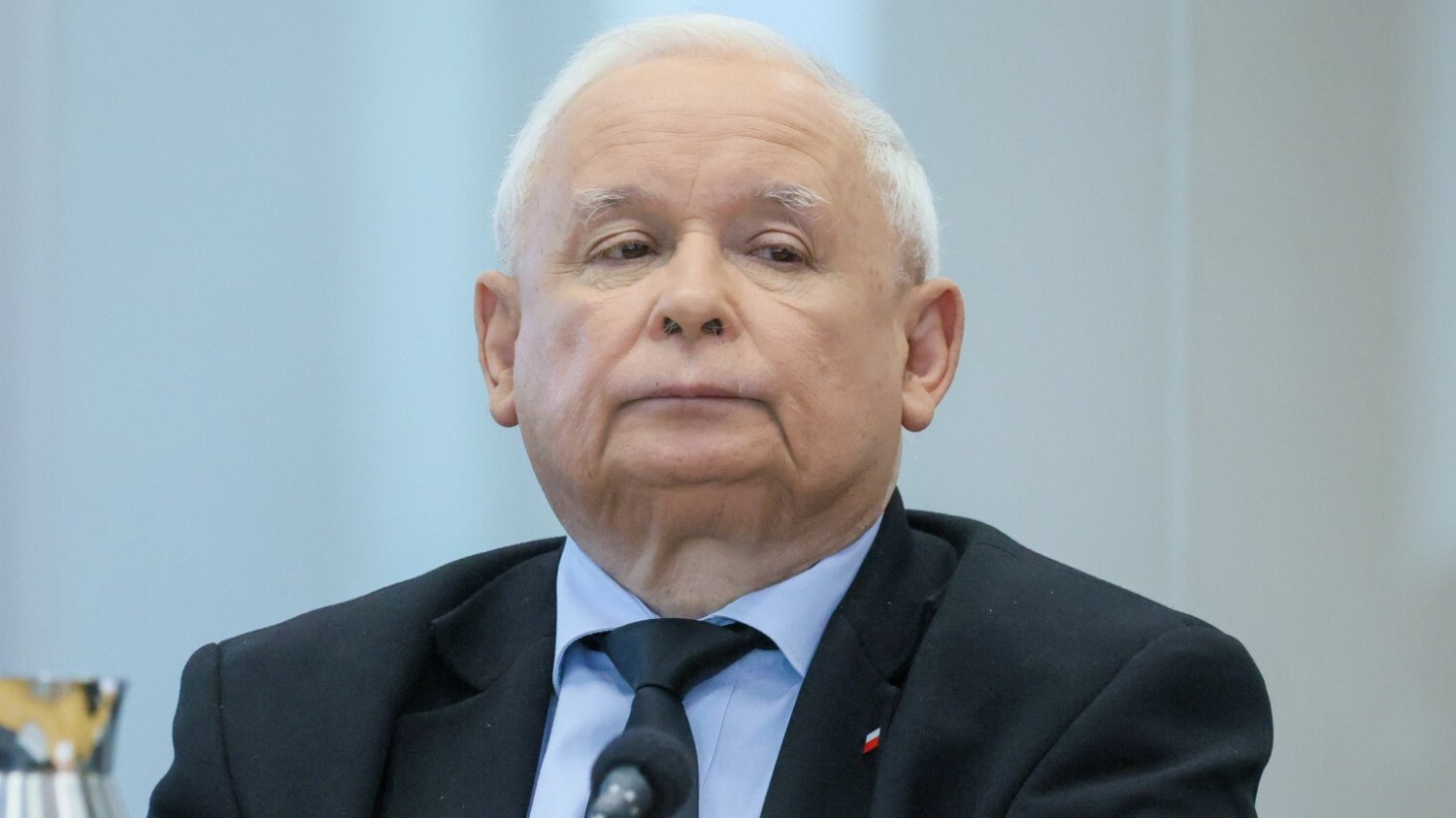 Kaczyński przed komisją sejmową. Znów się spóźnił i krytykował.